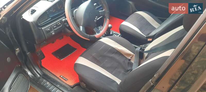 Седан Nissan Maxima 1993 в Чорткові
