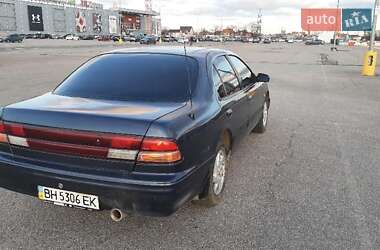 Седан Nissan Maxima 1996 в Южном