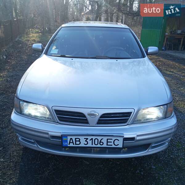 Седан Nissan Maxima 2000 в Немирові