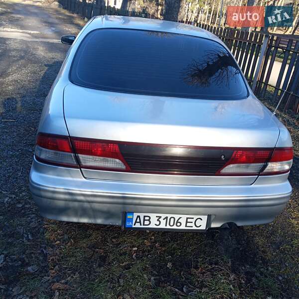 Седан Nissan Maxima 2000 в Немирові
