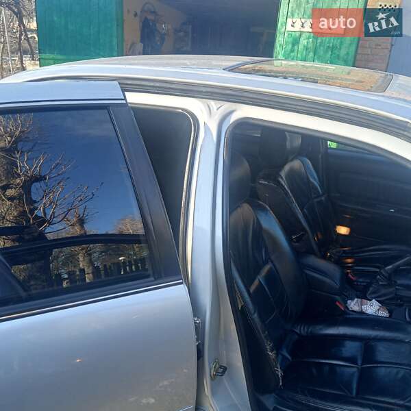 Седан Nissan Maxima 2000 в Немирові