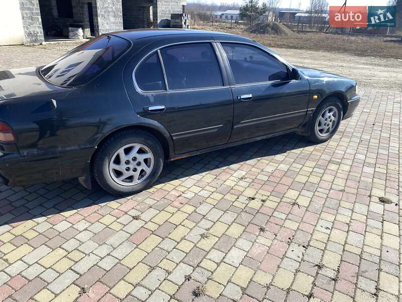 Седан Nissan Maxima 1995 в Болехові