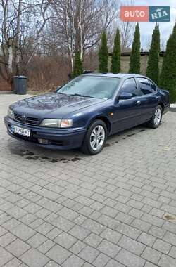 Седан Nissan Maxima 2000 в Надворной