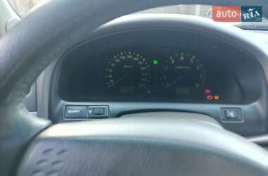 Седан Nissan Maxima 2000 в 