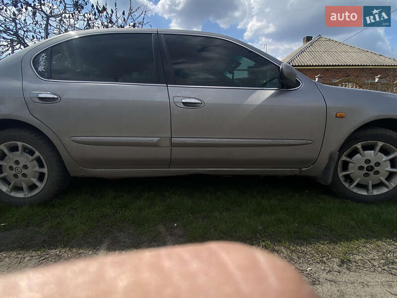 Седан Nissan Maxima 2000 в Днепре