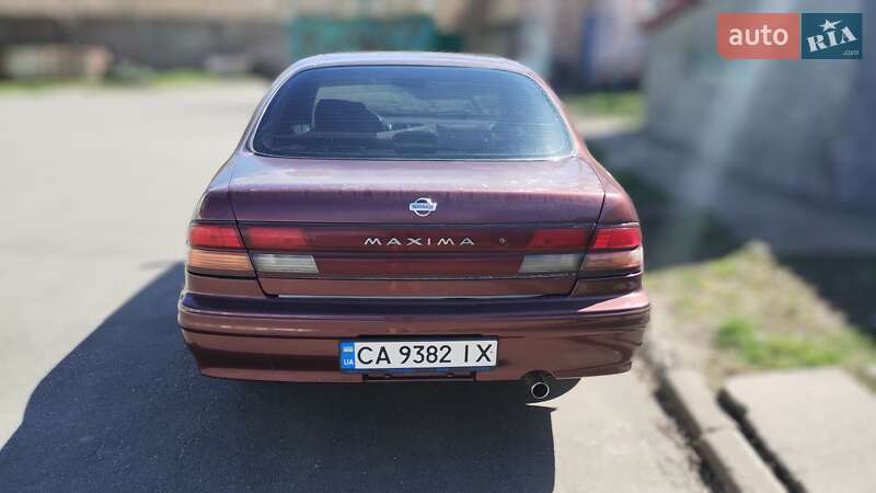 Седан Nissan Maxima 1997 в Умани
