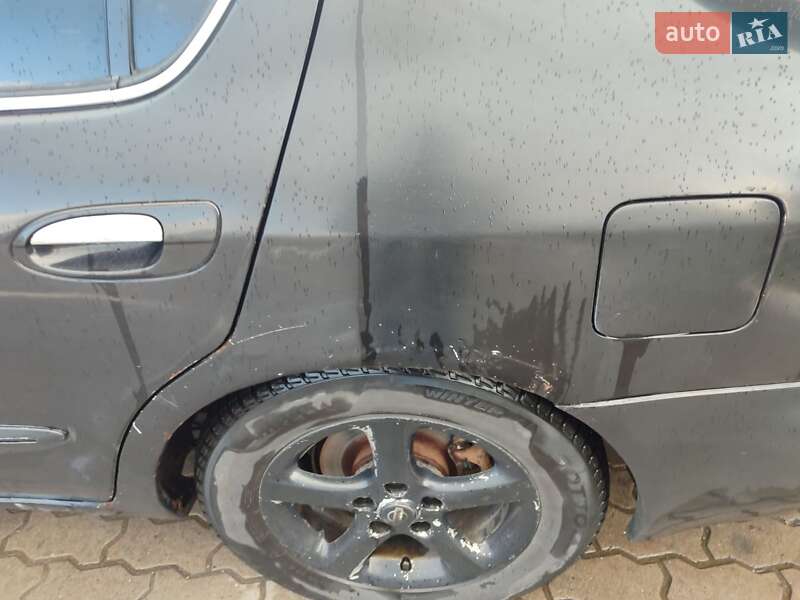 Седан Nissan Maxima 2002 в Львові