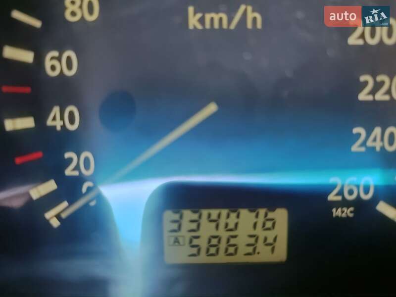 Седан Nissan Maxima 2002 в Львові