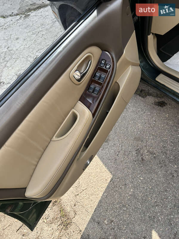 Седан Nissan Maxima 2000 в Запорожье