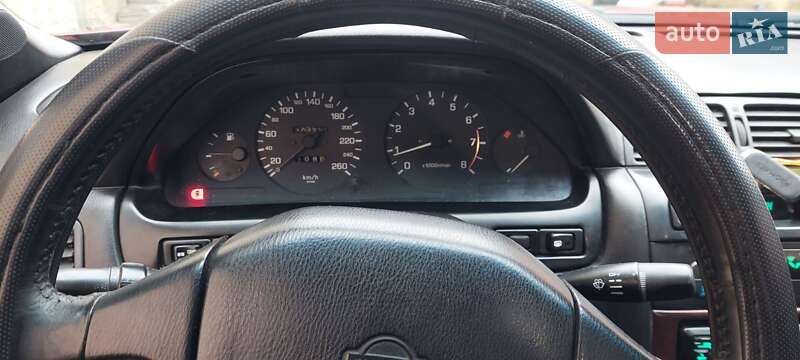 Седан Nissan Maxima 1995 в Дачном