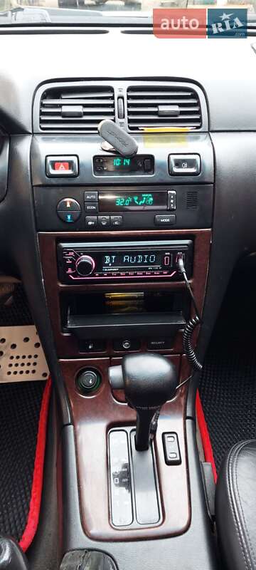 Седан Nissan Maxima 1995 в Дачном