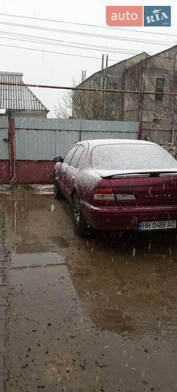 Седан Nissan Maxima 1995 в Дачном