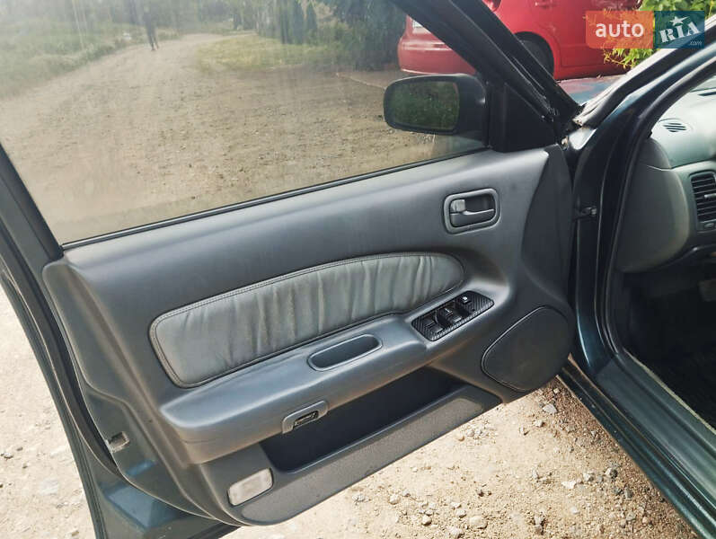 Седан Nissan Maxima 1996 в Одессе