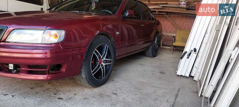 Седан Nissan Maxima 1995 в Дачном