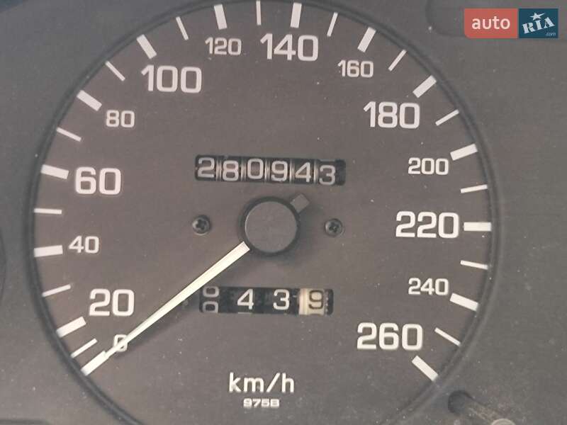 Седан Nissan Maxima 1995 в Ізмаїлі