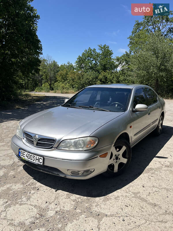 Седан Nissan Maxima 2002 в Южноукраинске