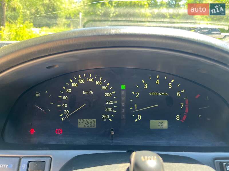 Седан Nissan Maxima 2002 в Южноукраинске