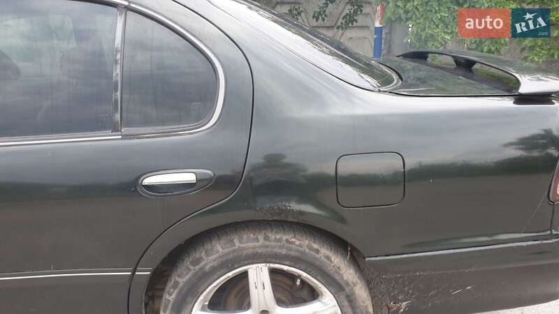 Седан Nissan Maxima 1996 в Днепре