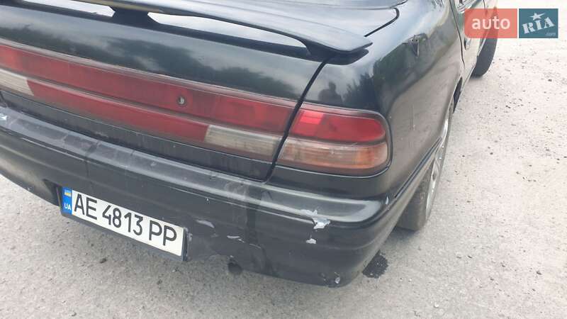 Седан Nissan Maxima 1996 в Днепре
