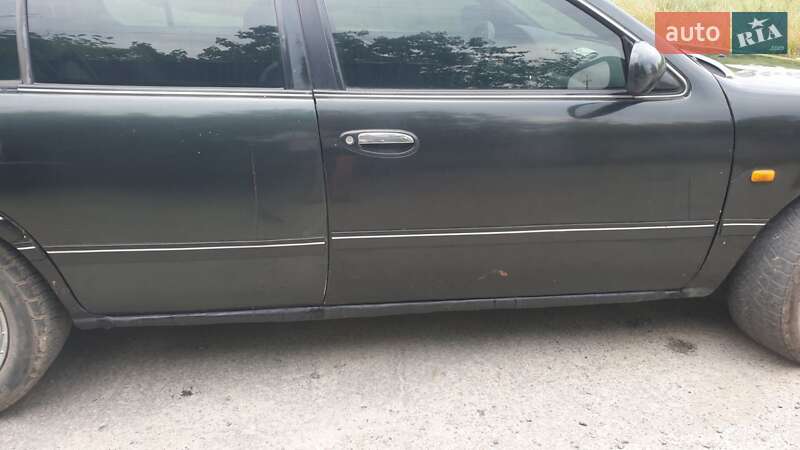 Седан Nissan Maxima 1996 в Днепре