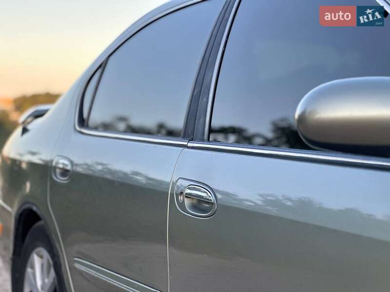 Седан Nissan Maxima 2000 в Днепре