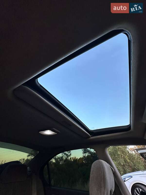 Седан Nissan Maxima 2000 в Днепре