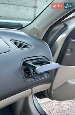 Седан Nissan Maxima 2000 в 