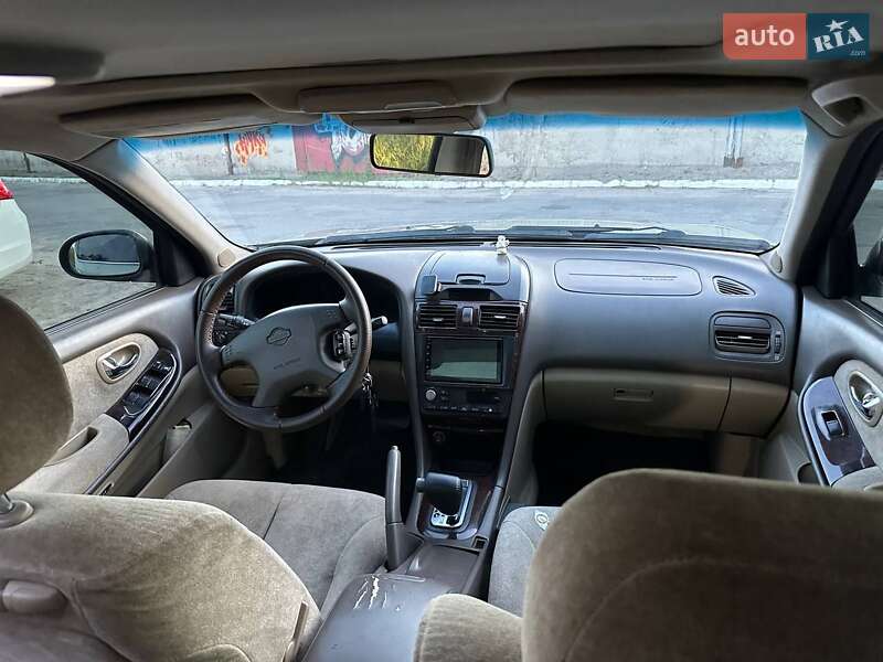 Седан Nissan Maxima 2000 в Днепре