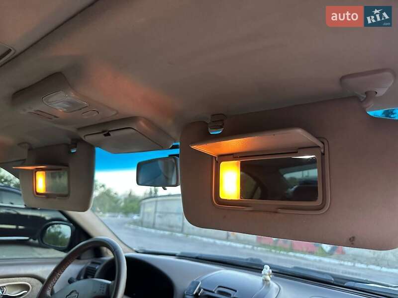 Седан Nissan Maxima 2000 в Днепре