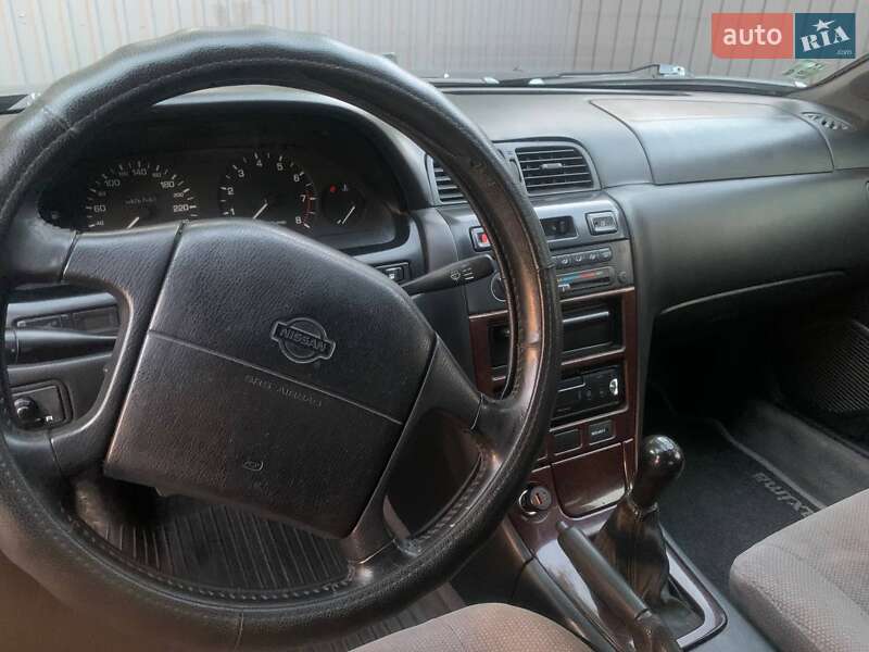 Седан Nissan Maxima 1997 в Днепре