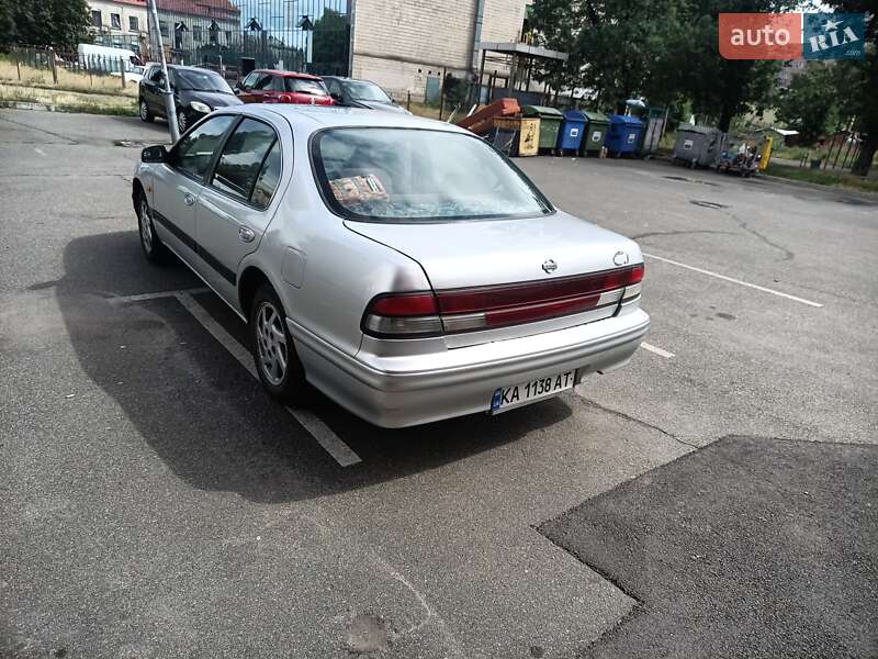 Седан Nissan Maxima 1996 в Києві