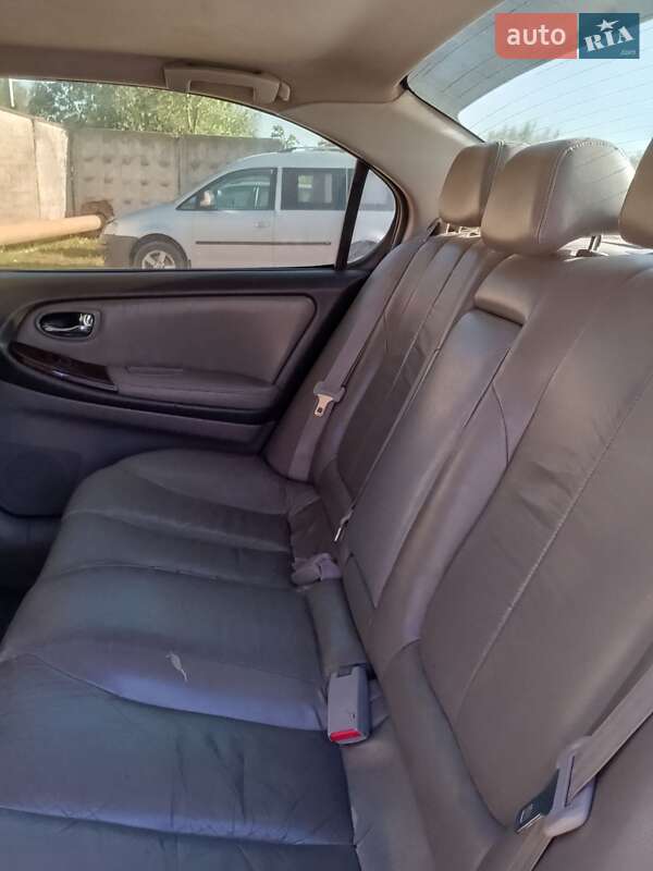 Седан Nissan Maxima 2002 в Понинке