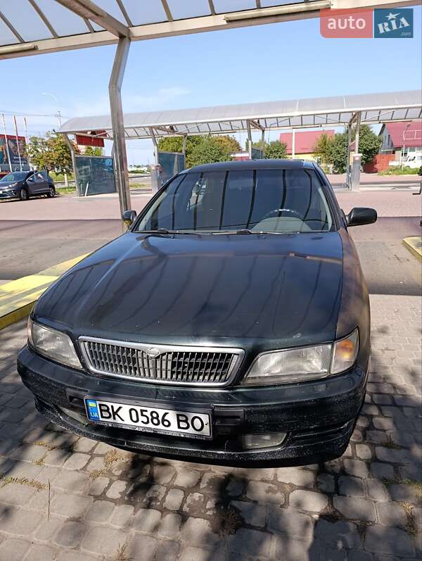 Седан Nissan Maxima 1997 в Ровно