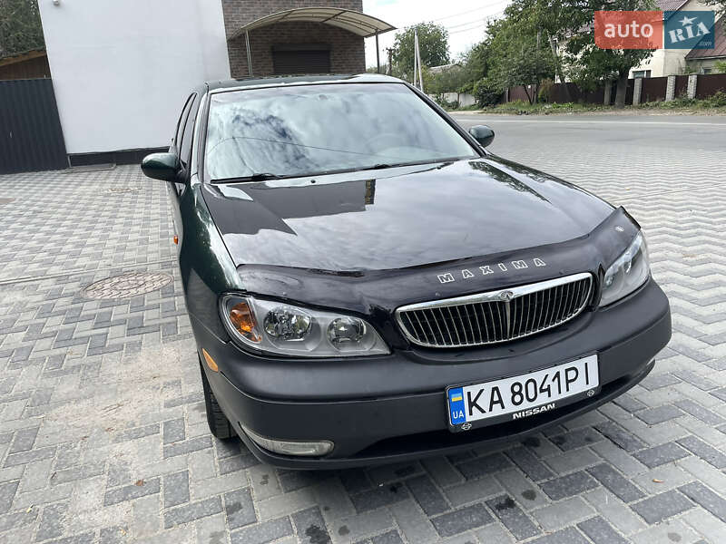 Седан Nissan Maxima 2000 в Києві
