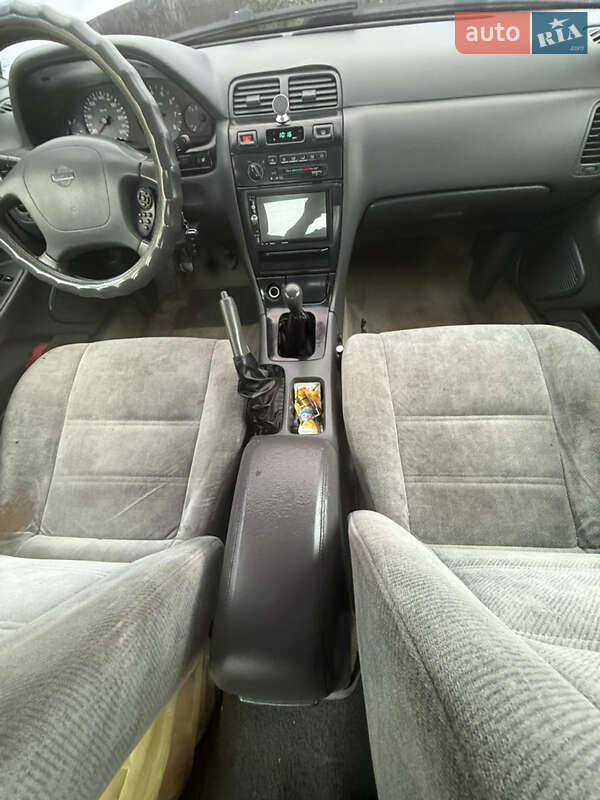 Седан Nissan Maxima 1997 в Ізмаїлі