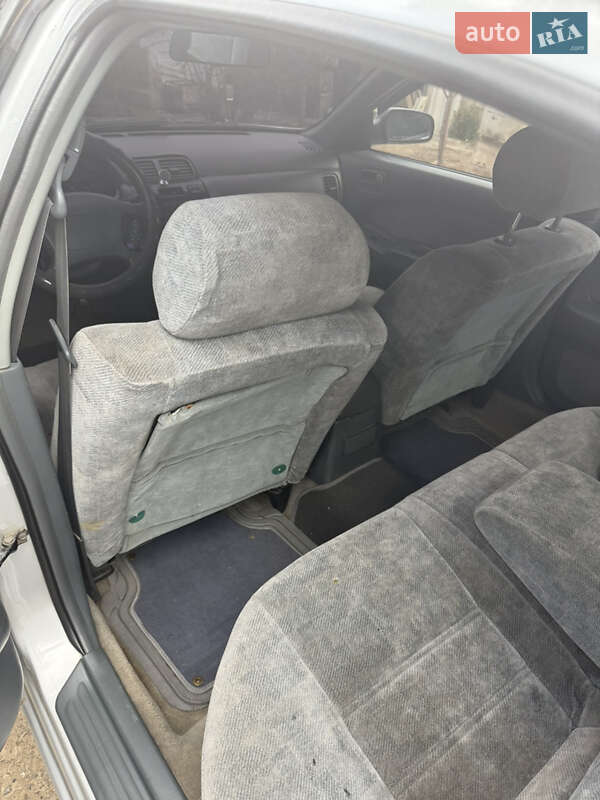 Седан Nissan Maxima 1997 в Ізмаїлі