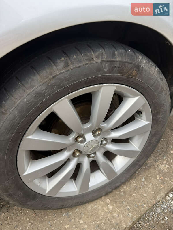 Седан Nissan Maxima 1997 в Ізмаїлі