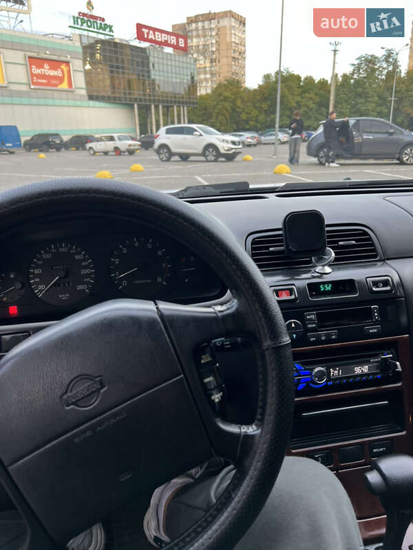 Седан Nissan Maxima 1995 в Одессе