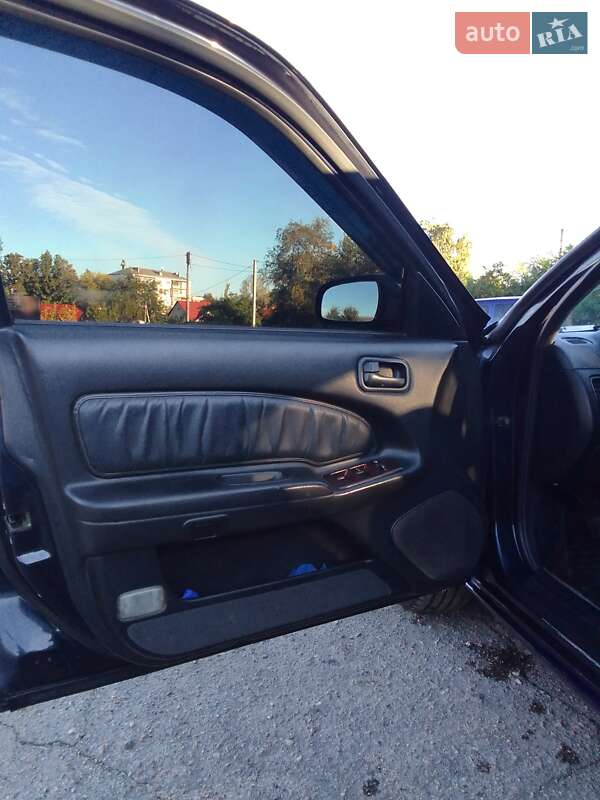 Седан Nissan Maxima 1996 в Измаиле