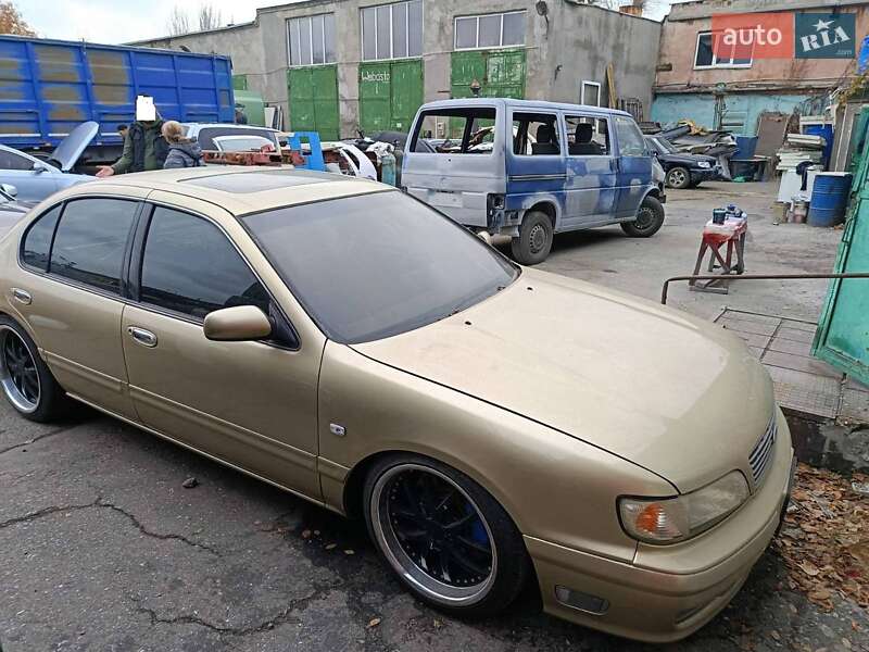 Седан Nissan Maxima 1997 в  фото Седан Nissan Maxima 1997 в