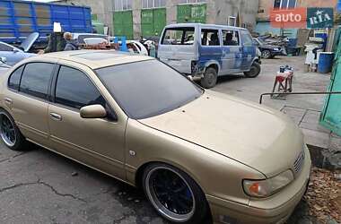 Седан Nissan Maxima 1997 в  Седан Nissan Maxima 1997 в
