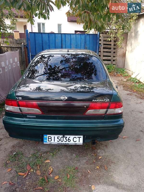 Седан Nissan Maxima 1998 в Полтаве
