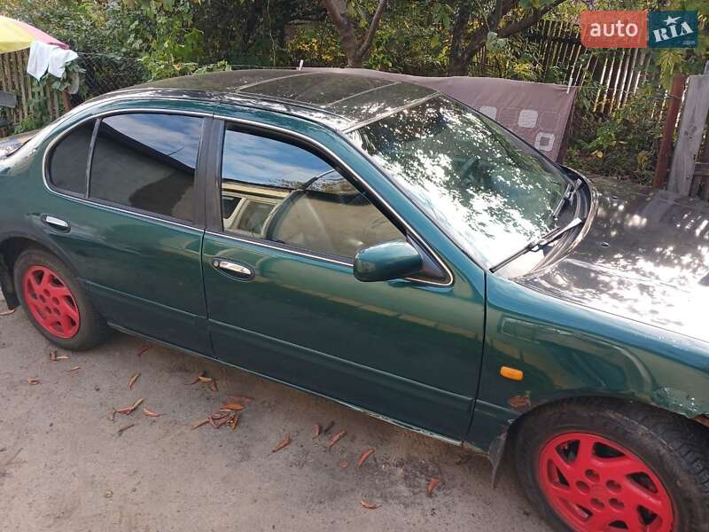Седан Nissan Maxima 1998 в Полтаве