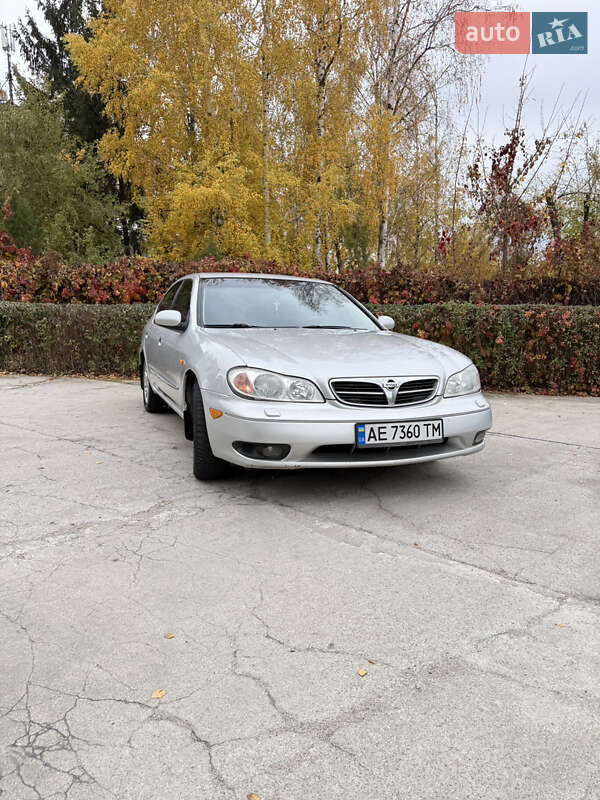 Седан Nissan Maxima 2000 в Никополе