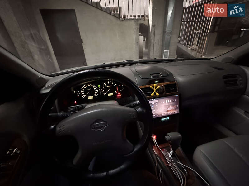 Седан Nissan Maxima 2003 в Львове