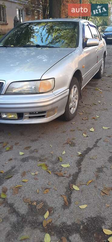 Седан Nissan Maxima 1998 в Каменском