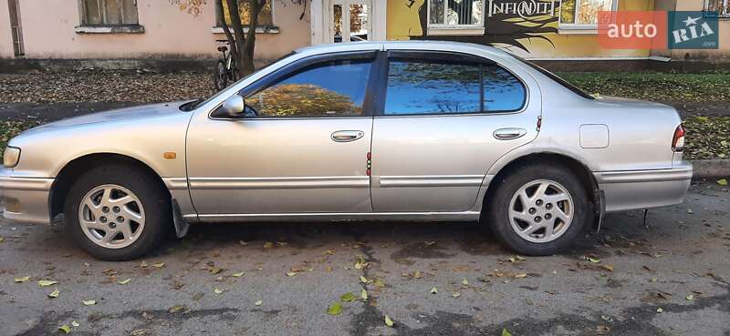 Седан Nissan Maxima 1998 в Каменском