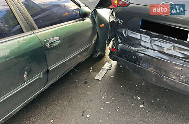 Седан Nissan Maxima 2000 в Києві