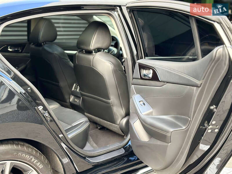 Седан Nissan Maxima 2019 в Киеве