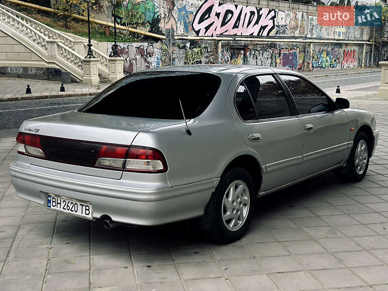 Седан Nissan Maxima 1998 в Одессе